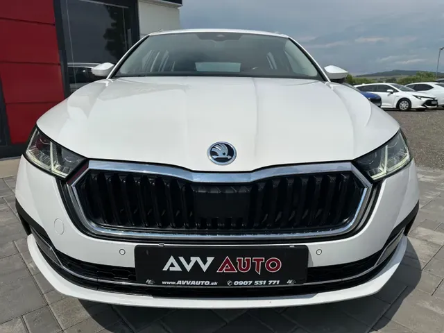 Skoda Octavia Combi 2023 photo 2