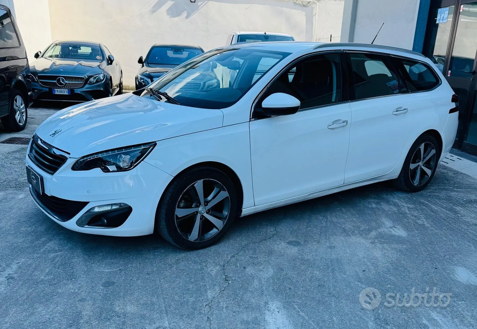 Peugeot 308 2015 photo 3
