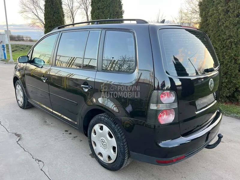 Volkswagen Touran 2007 photo 2