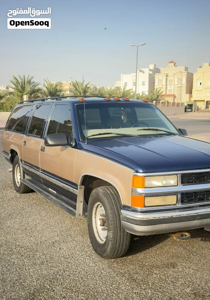 Chevrolet Suburban 1999 photo 2