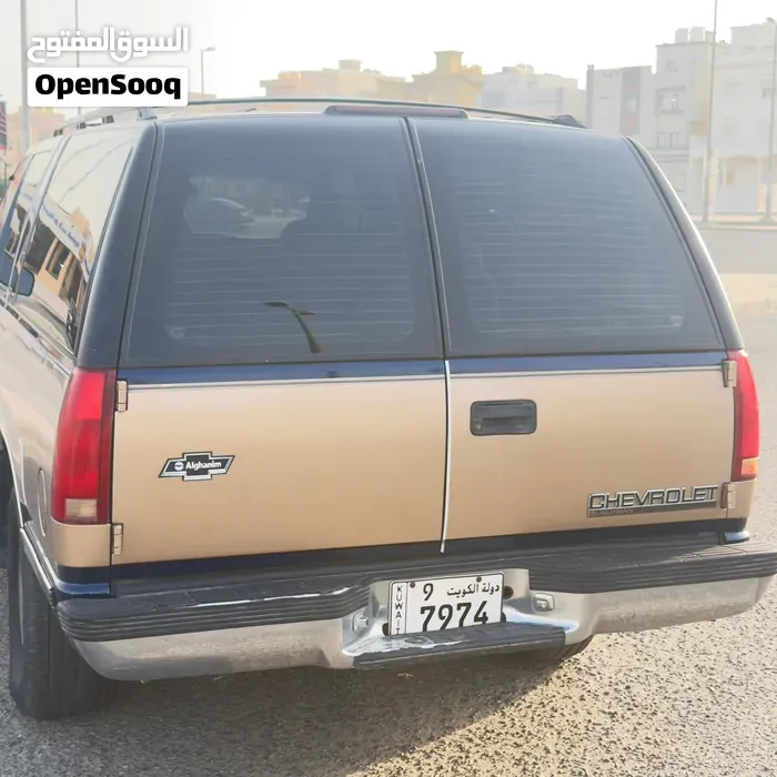 Chevrolet Suburban 1999 photo 3