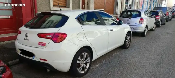 Alfa Romeo Giulietta 2011 photo 2