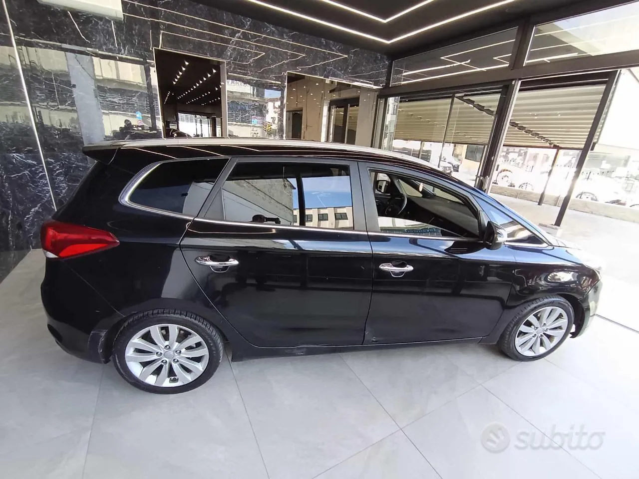 Kia Carens 2015 photo 4