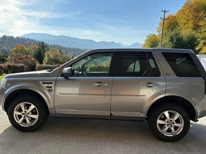 Land Rover Freelander 2013 photo 3
