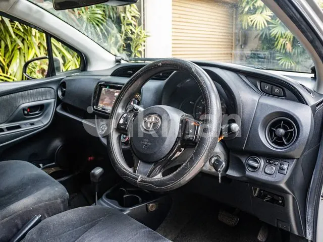 Toyota Vitz 2017 photo 5