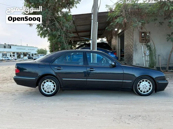 Mercedes-Benz E-Class 2002 photo 3