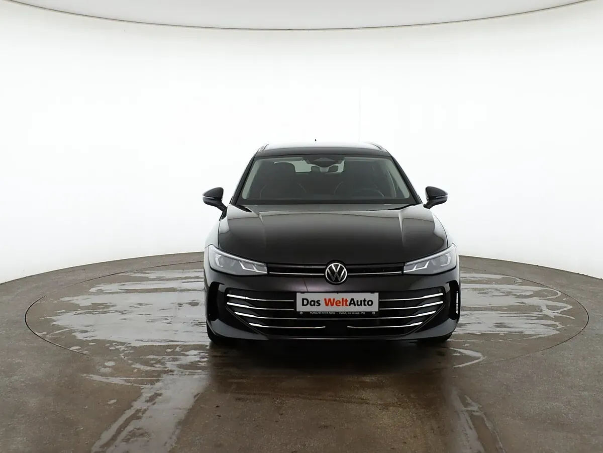 Volkswagen Passat 2025 photo 2