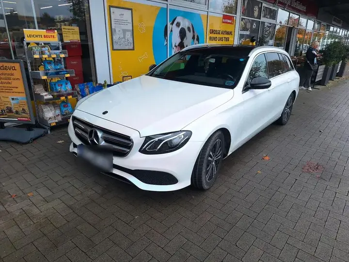 Mercedes-Benz E 220 D