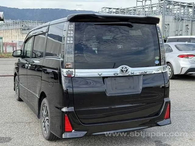 Toyota Voxy Zs 2017 photo 3