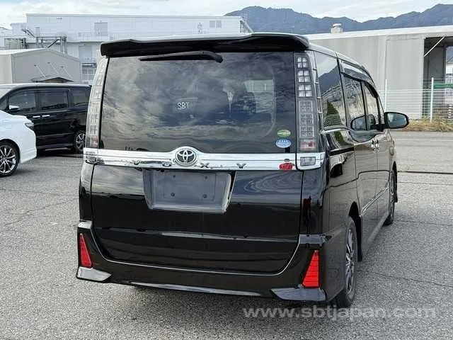 Toyota Voxy Zs 2017 photo 4