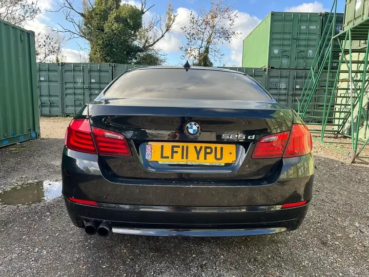 BMW 5 Series 2011 photo 3