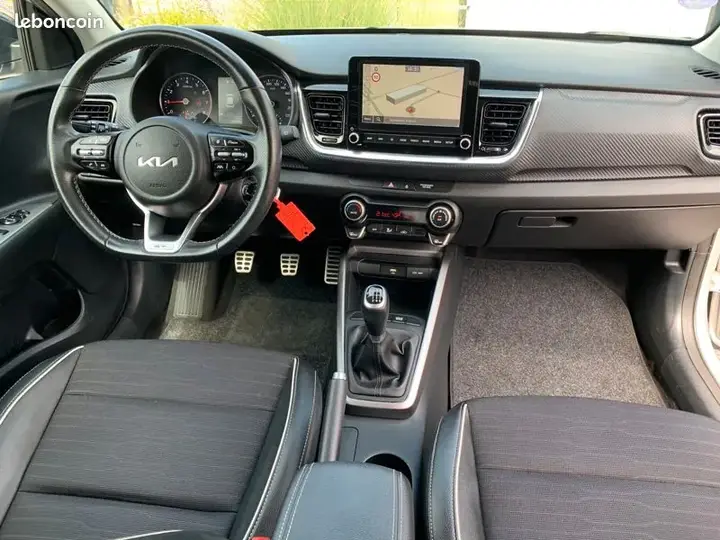 Kia Stonic 2023 photo 4