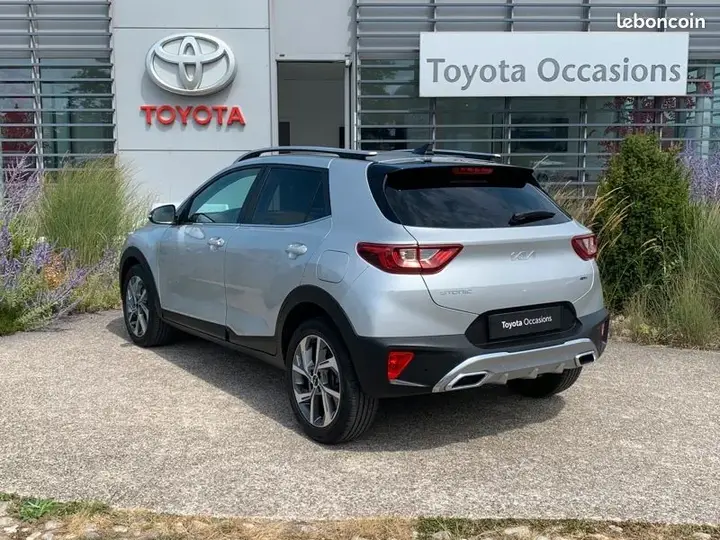 Kia Stonic 2023 photo 3