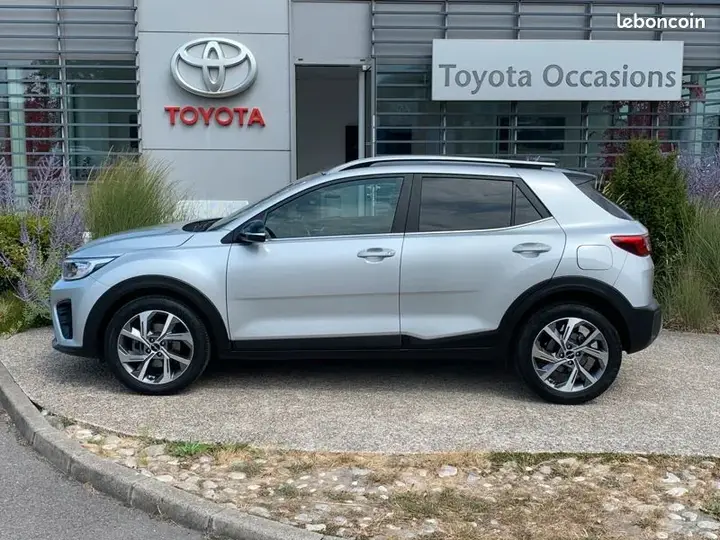 Kia Stonic 2023 photo 2