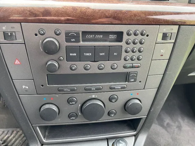 Opel Vectra Caravan 2004 photo 4