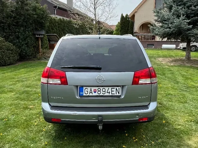 Opel Vectra Caravan 2004 photo 2