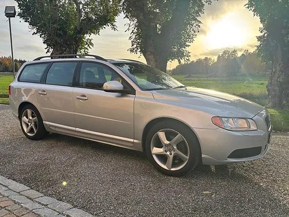 Volvo V70 2012 photo 2