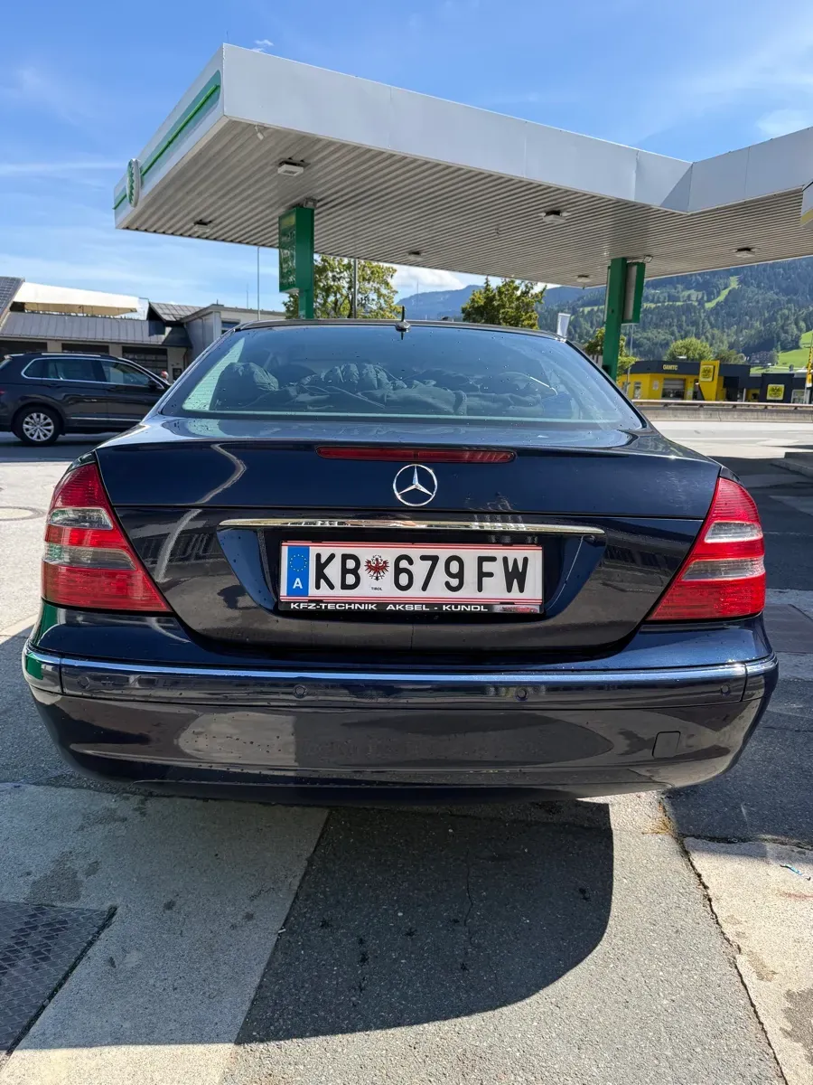 Mercedes-Benz E-Class 2004 photo 3