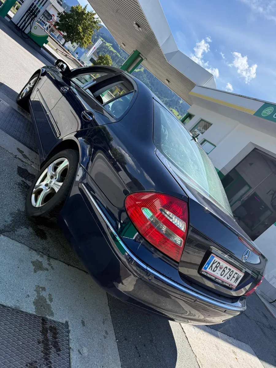 Mercedes-Benz E-Class 2004 photo 2