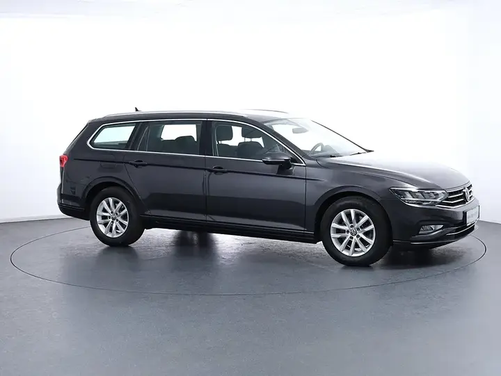Volkswagen Passat 2022 photo 3