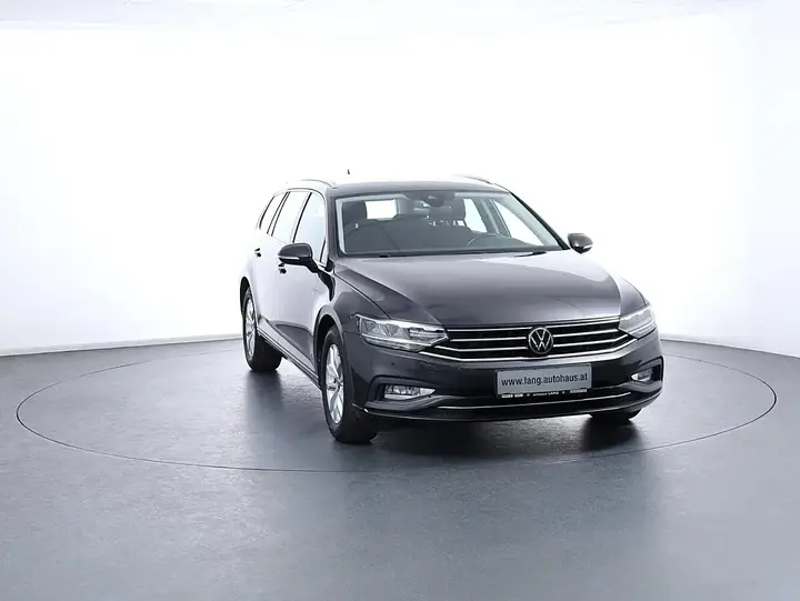 Volkswagen Passat 2022 photo 2