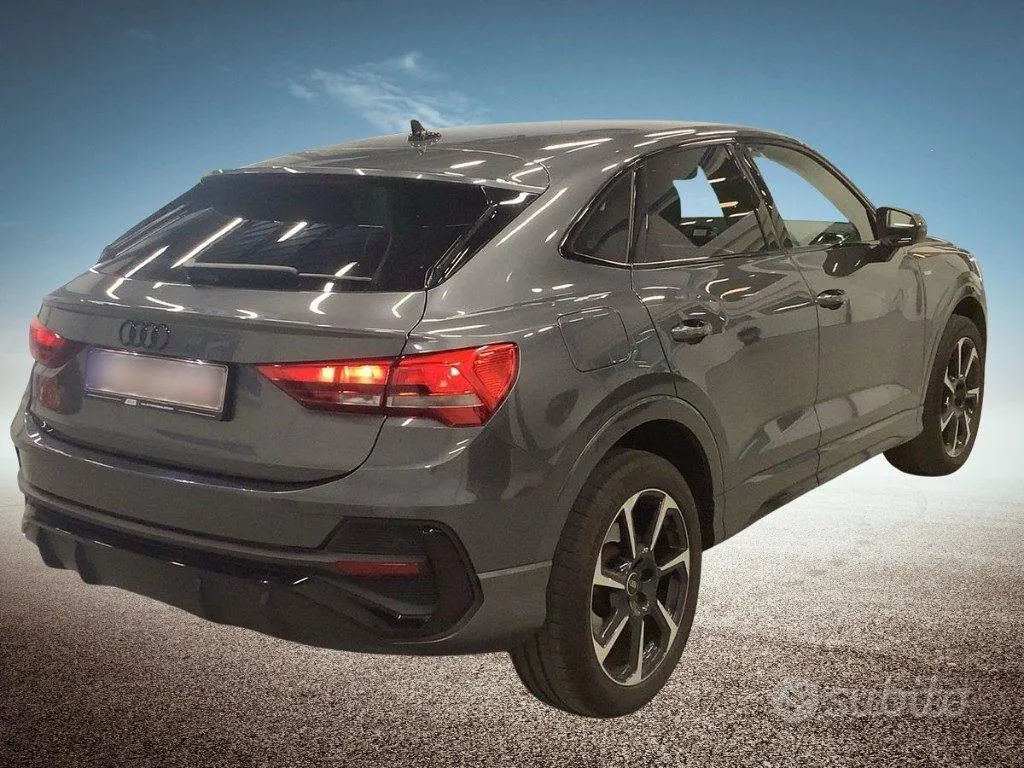 Audi Q3 2021 photo 2