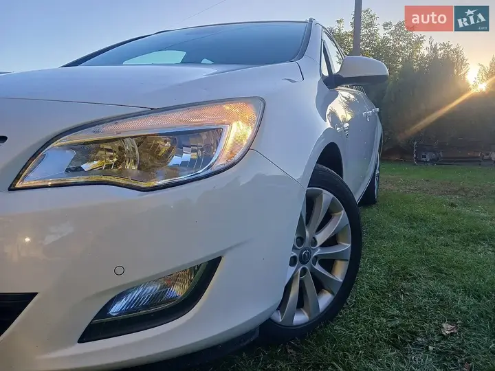 Opel Astra 2012 photo 5