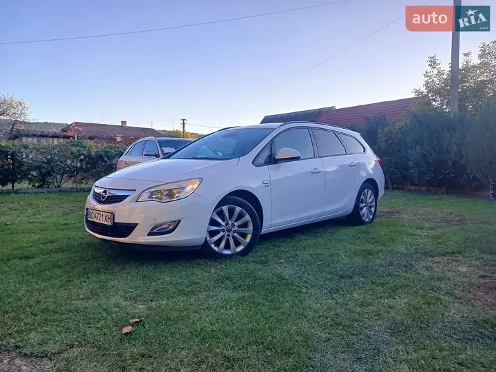 Opel Astra 2012 photo 3