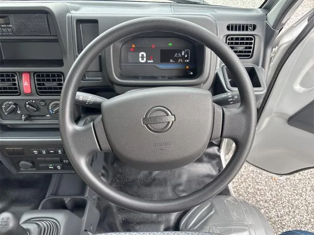 Nissan Clipper Truck 2026 photo 2