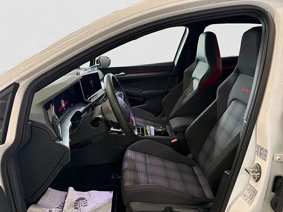 Volkswagen Golf I 2026 photo 5