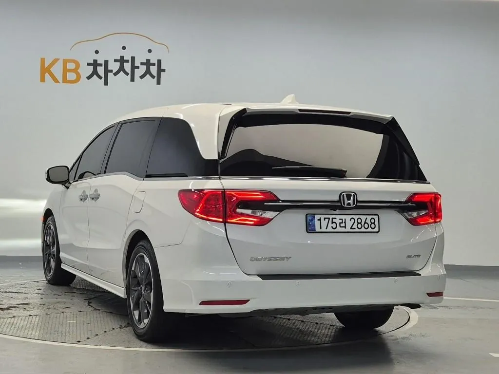 Honda Odyssey 2023 photo 2
