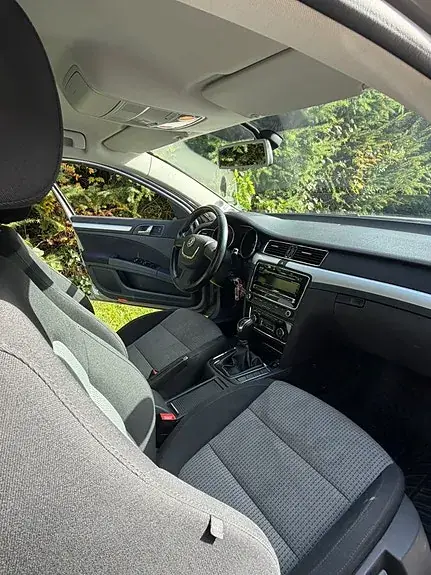 Skoda Superb 2011 photo 5