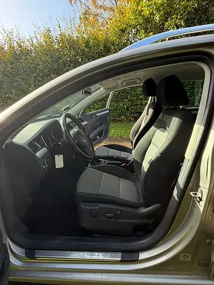 Skoda Superb 2011 photo 4