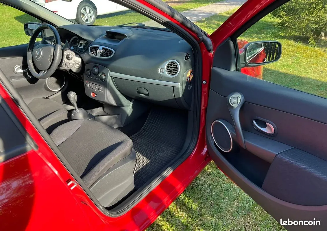 Renault Clio 2009 photo 2