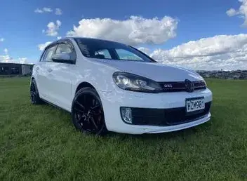 Volkswagen Golf 2010 photo 2