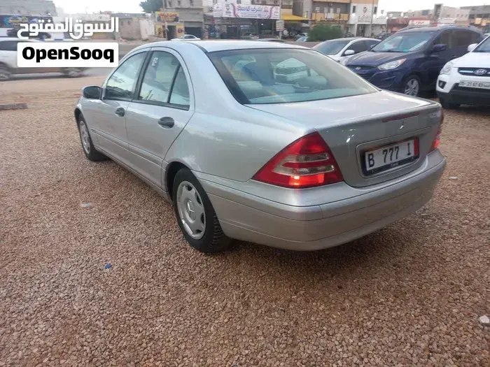 Mercedes-Benz C-Class 2004 photo 2