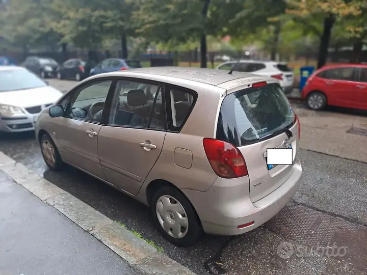 Toyota Corolla Verso 2002 photo 3