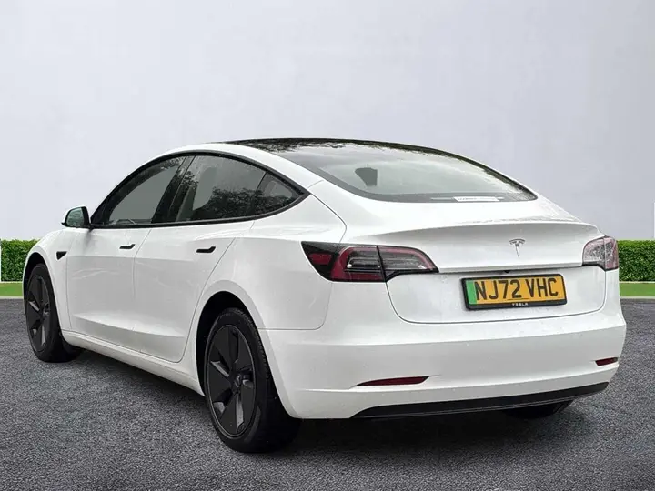 Tesla Model 3 2022 photo 2