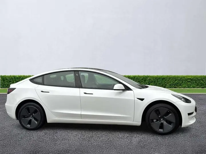 Tesla Model 3 2022 photo 3