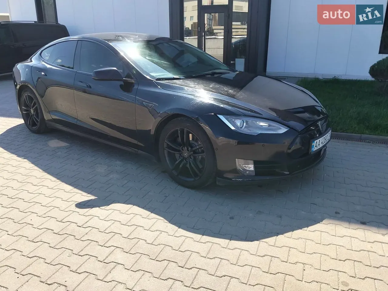 Tesla Model S 2015 photo 2