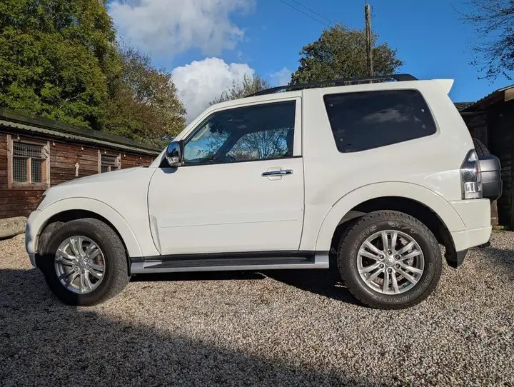 Mitsubishi Shogun 2018 photo 5