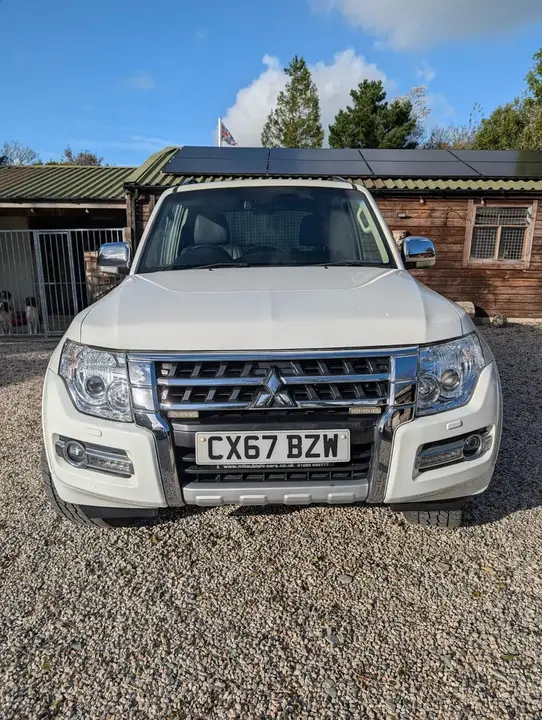 Mitsubishi Shogun 2018 photo 2
