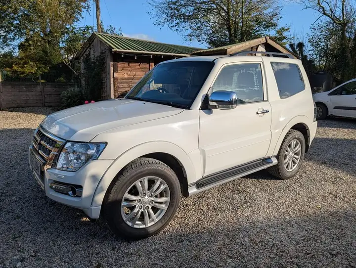 Mitsubishi Shogun 2018 photo 4