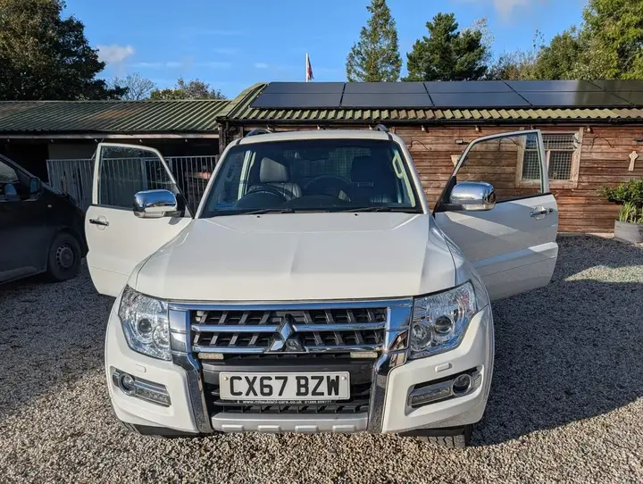 Mitsubishi Shogun 2018 photo 3