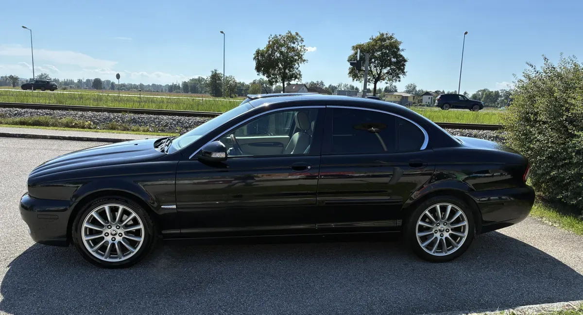 Jaguar X-Type 2010 photo 2