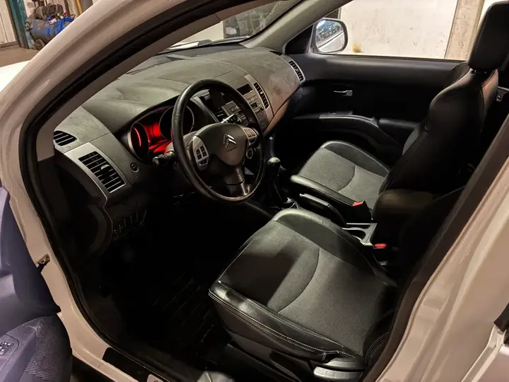 Citroen C-Crosser 2009 photo 3