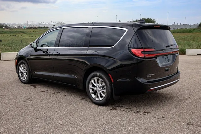 Chrysler Pacifica 2027 photo 2