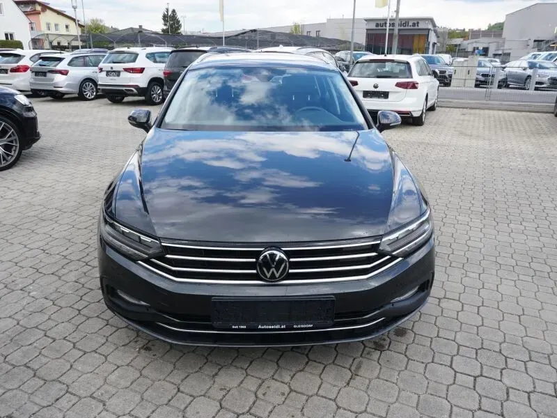 Volkswagen Passat 2022 photo 2
