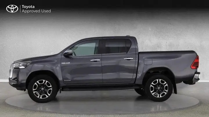 Toyota Hilux 2023 photo 3