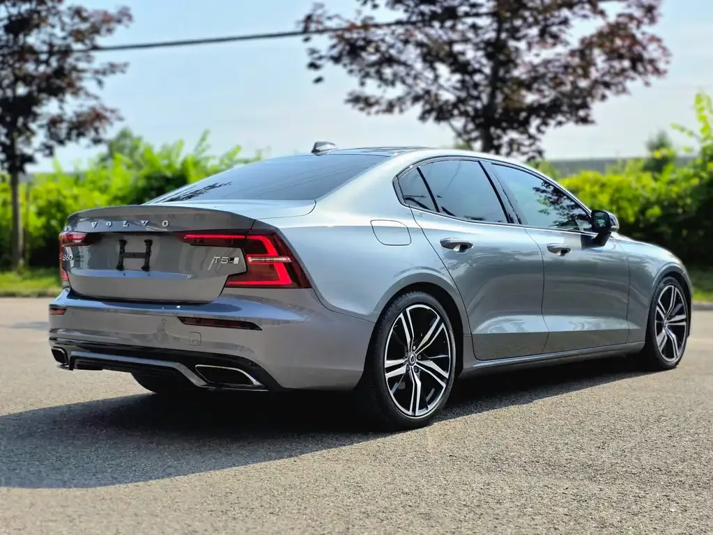 Volvo S60 2021 photo 4